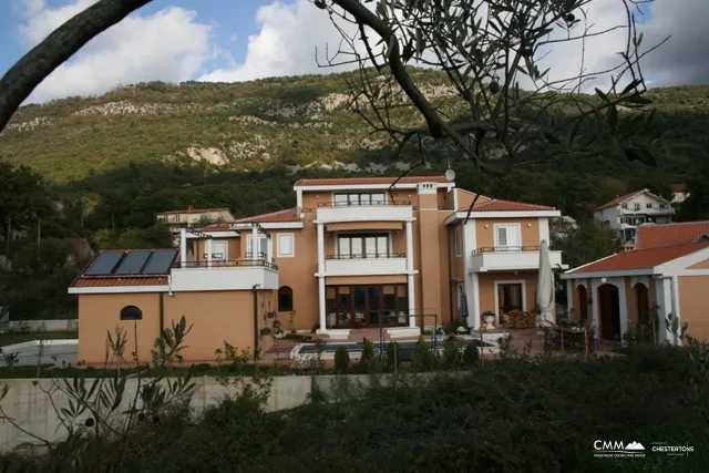 Luxusvilla mit Pool in Kotor