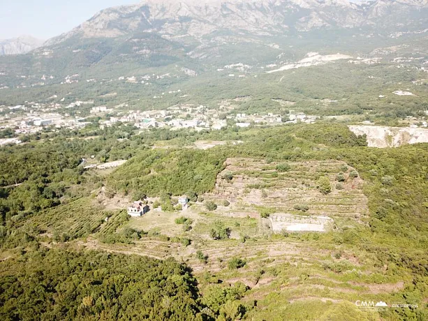 Grundstück in Radanovići, 83.000 m²