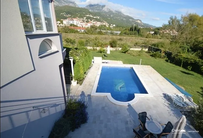 Großes Haus in Sutorina mit Swimmingpool und großem Garten