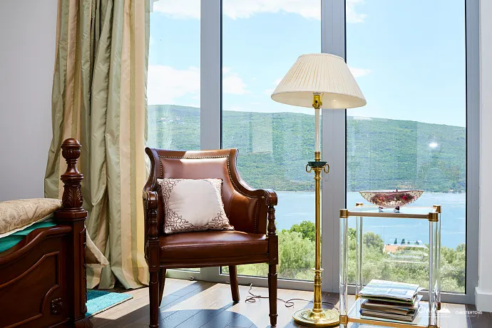 Geräumiges Haus in Kumbor mit einer Gesamtfläche von 335 m²