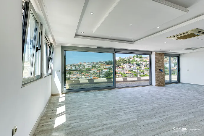 Penthouse in Ulcinj mit Meerblick