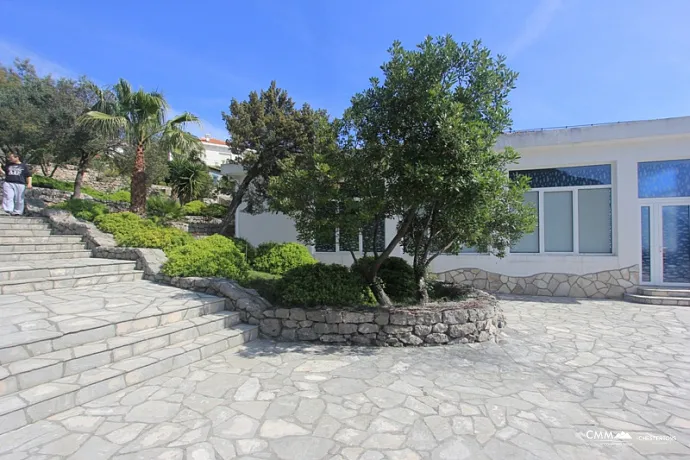Luxusvilla mit Meerblick