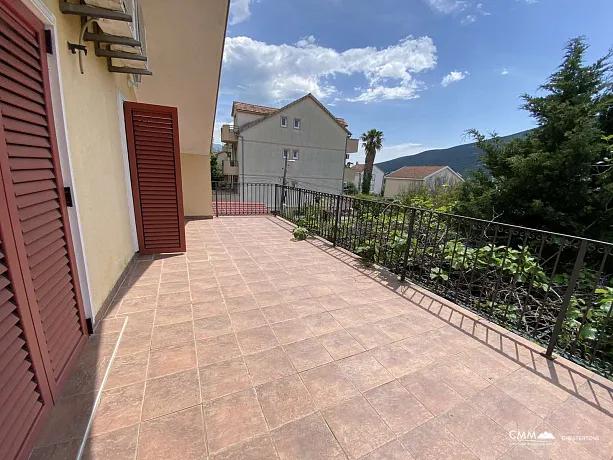 Haus in Djenovici mit Blick auf das Meer