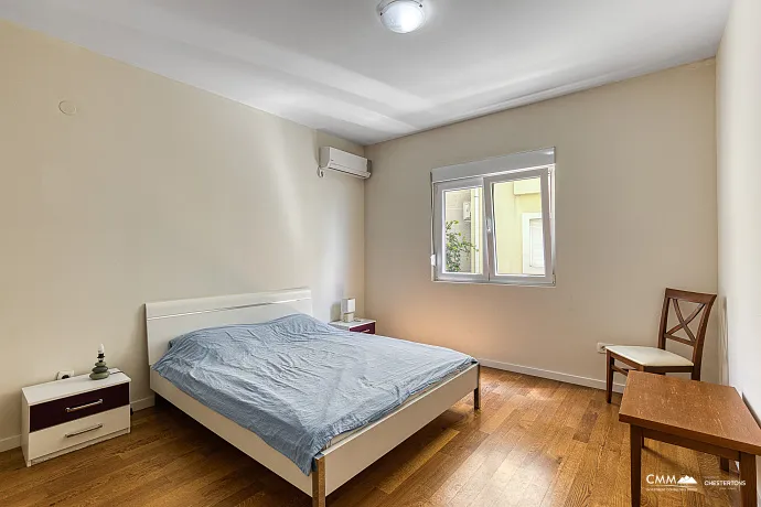 Wohnung mit Meerblick, Bijela
