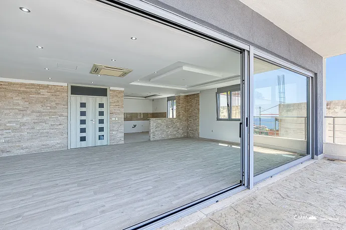 Penthouse in Ulcinj mit Meerblick