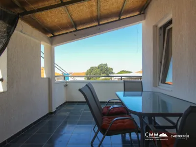 Geräumiges Haus mit Meerblick in Utjeha