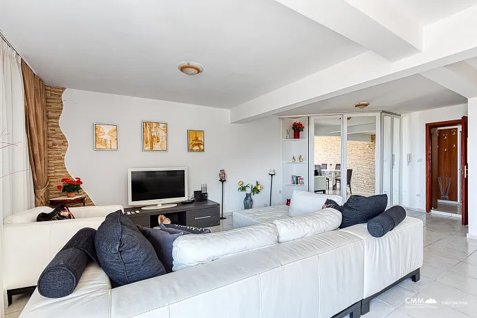 61m² große 2-Zimmer-Wohnung mit Meerblick – Seoce, Budva