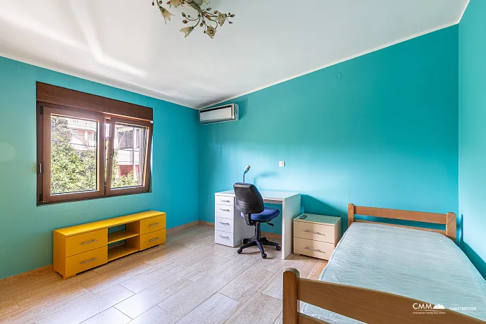 Geräumiges Haus in Utjeha mit Panoramablick auf das Meer