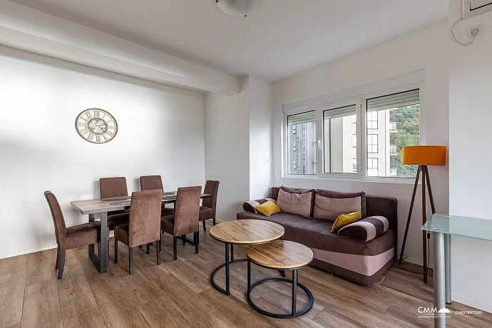 Helle und komfortable Wohnung von 65 m² in Rafailovići