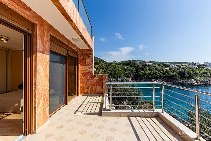 Geräumiges Haus in Utjeha mit Panoramablick auf das Meer