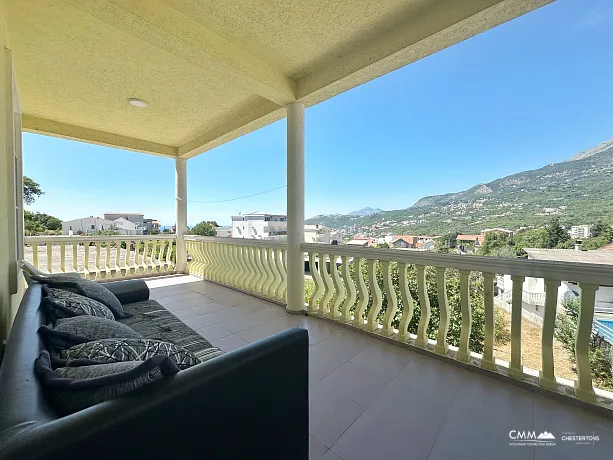 Dreistöckiges Haus in Dobra Voda 308m2