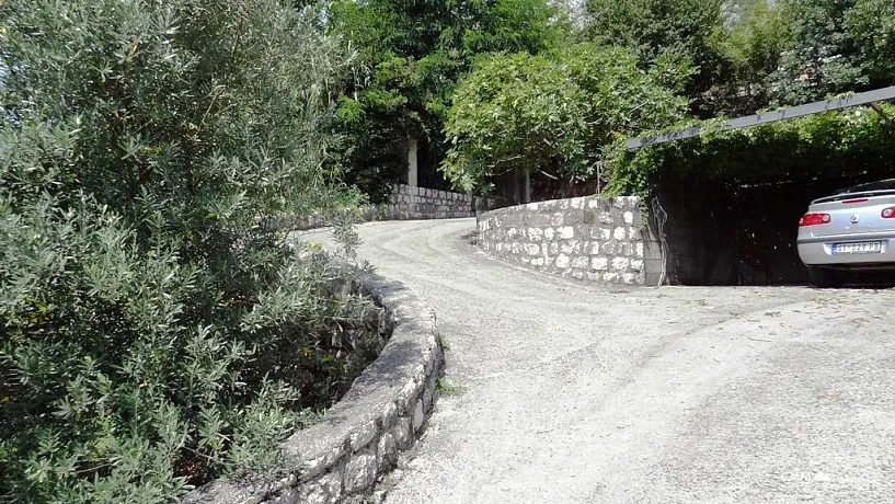 Haus in der ersten Meereslinie in Dobrota, Kotor