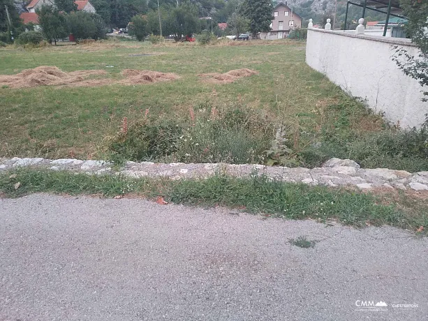 Grundstück in Cetinje
