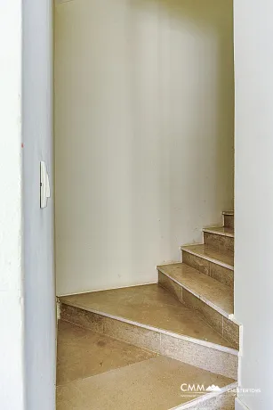 Wohnung mit Meerblick, Bijela