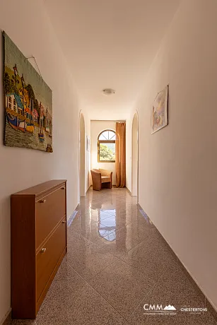 Gemütliche Wohnung in Bigovo direkt am Meer — mit Terrasse und Meerblick