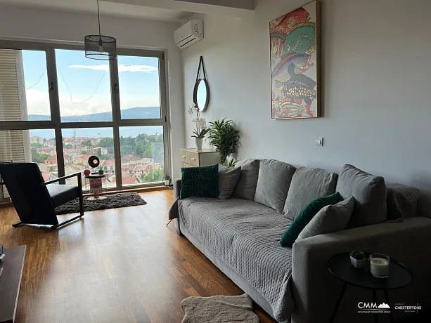 Geräumige Wohnung mit Meerblick in Tivat, Stadtteil Mažina