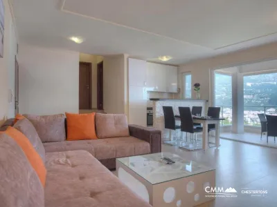 Geräumiges Apartment mit einem Schlafzimmer in Budva mit Meerblick