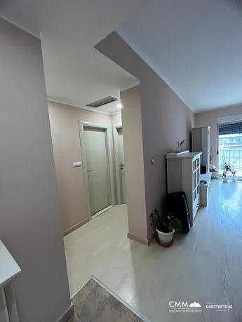 Zu verkaufen ist eine Wohnung mit zwei Schlafzimmern in Kotor in der Nähe des Meeres