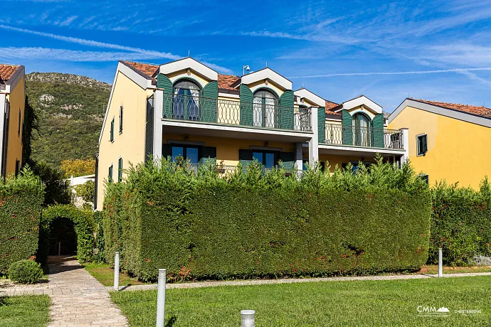 Dreistöckiges Haus mit drei Schlafzimmern, 176 m², Lastva