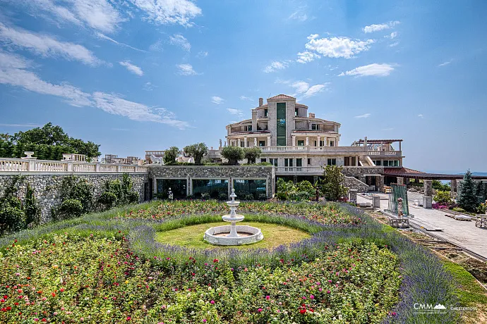 Exklusive Küstenvilla an der Adria – Eleganz und absolute Privatsphäre