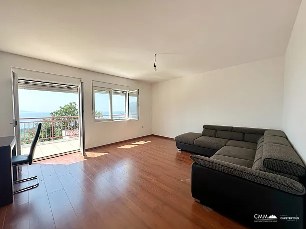 Dreistöckiges Haus mit Meerblick in Zagradje