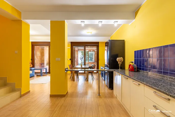 Geräumiges Haus in Utjeha mit Panoramablick auf das Meer