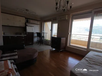 Apartment mit zwei Schlafzimmern in Budva mit einer geräumigen Terrasse