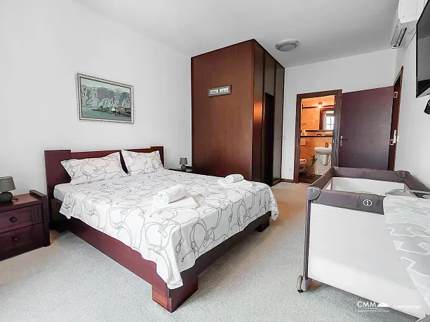 Apartment mit drei Schlafzimmern und Meerblick, mit Swimmingpool