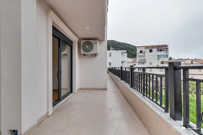 Modernes Apartmenthaus mit Meerblick in Budva