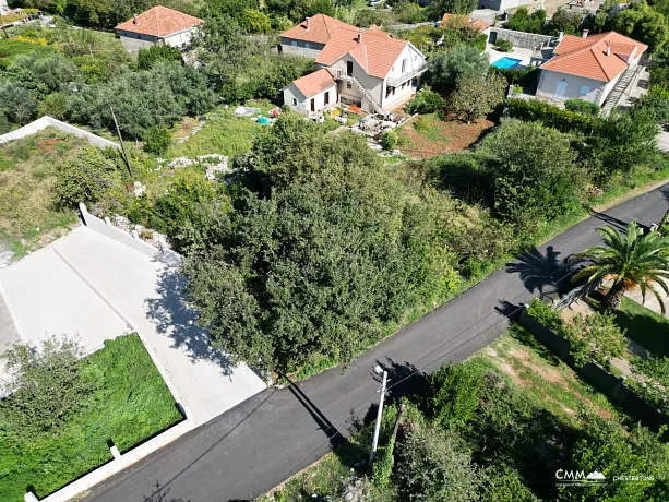 Ein Grundstück von 261m² in Budva