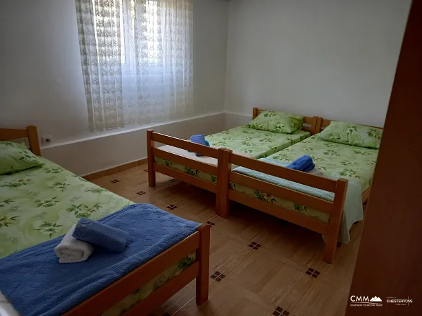 Drei -Story -geräumiges Haus in Tivat
