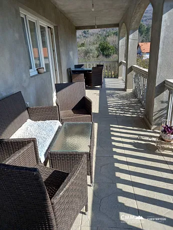 Drei -Story -geräumiges Haus in Tivat