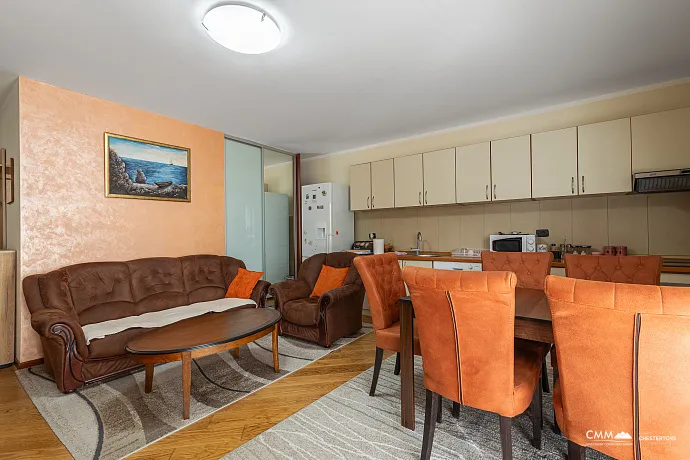 6752 Zwei Wohnungen je 57 m² in Rafailovići, erste Reihe