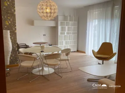 Zu verkaufende Wohnung in Budva mit Blick auf die Stadt