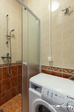 Gemütliche Wohnung in Bigovo direkt am Meer — mit Terrasse und Meerblick