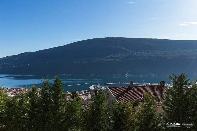 Zu verkaufen neue Villen in einem Komplex mit Blick auf die Bucht von Kotor