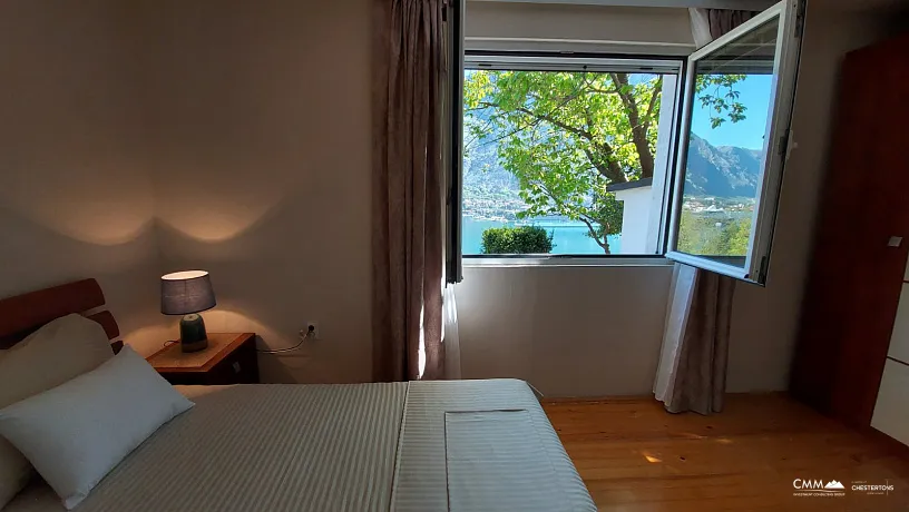 Haus mit Blick auf die Bucht von Kotor