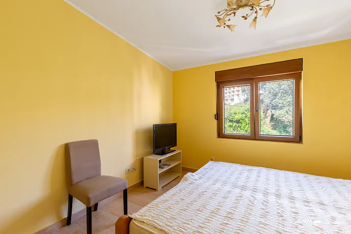 Geräumiges Haus in Utjeha mit Panoramablick auf das Meer