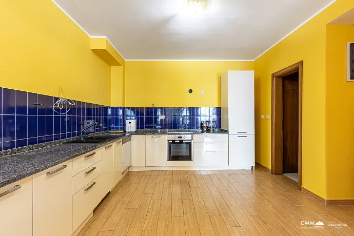 Geräumiges Haus in Utjeha mit Panoramablick auf das Meer