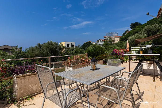 61m² große 2-Zimmer-Wohnung mit Meerblick – Seoce, Budva