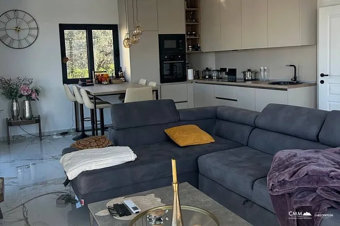 Moderne Villa mit atemberaubendem Meerblick in Bar