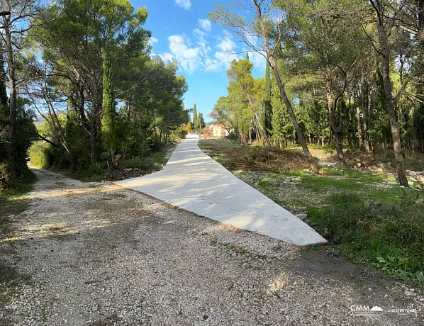 Wunderschönes Grundstück in Mojdež, Herceg Novi, umgeben von Natur