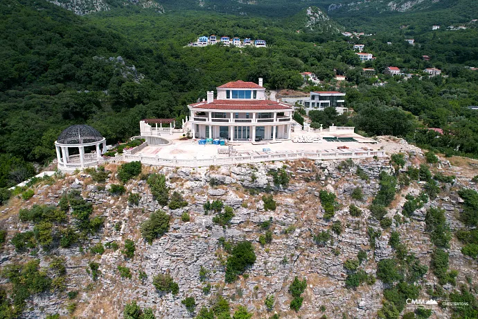 Exklusive Küstenvilla an der Adria – Eleganz und absolute Privatsphäre