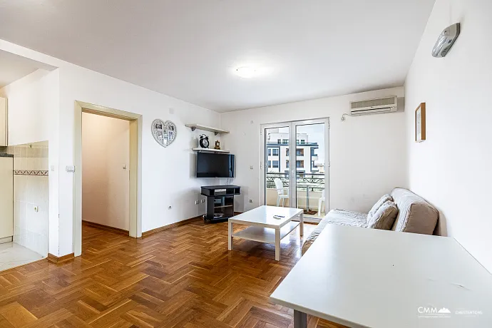 Geräumige 64 m² Wohnung mit Meerblick in Bečići