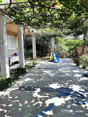 Haus mit herrlicher Aussicht in Tivat zu verkaufen