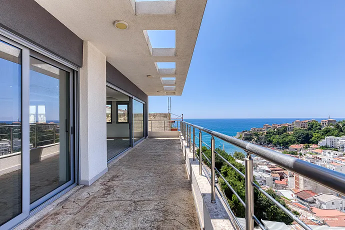 Penthouse in Ulcinj mit Meerblick