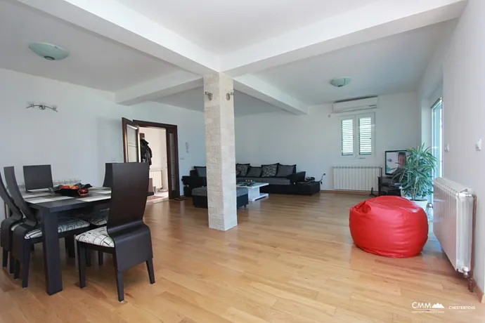 Luxuriöses Haus mit Apartments in Stoliv, nur einen Schritt vom Meer entfernt!