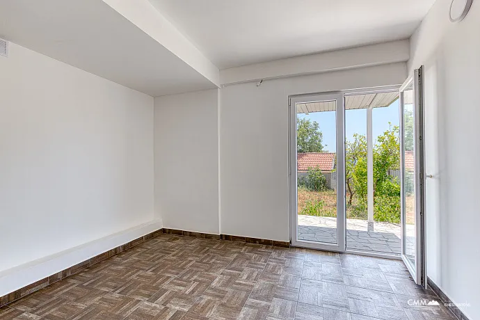Zweifamilienhaus mit traumhaftem Blick auf die Adria. Perfekt für Eigennutzung oder als Kapitalanlage.