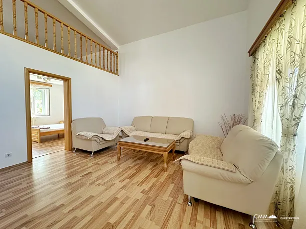Dreistöckiges Haus in Dobra Voda 308m2