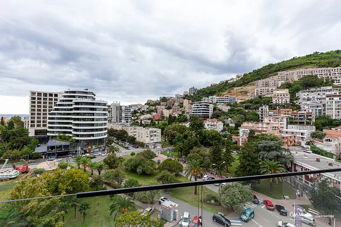Moderne Einzimmerwohnung in Budva mit optionaler Garage